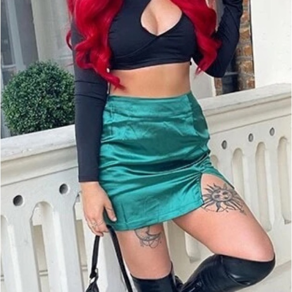 SHEIN Green Satin Slit Mini Skirt - Picture 1 of 8